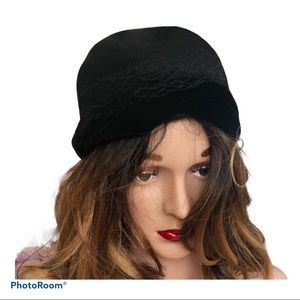 Vintage 1940s black Fancy felt hat sz med